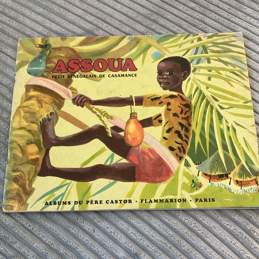 Vintage FRENCH LANGUAGE Senegal "Assoua" SC 1969 Illustrated Book